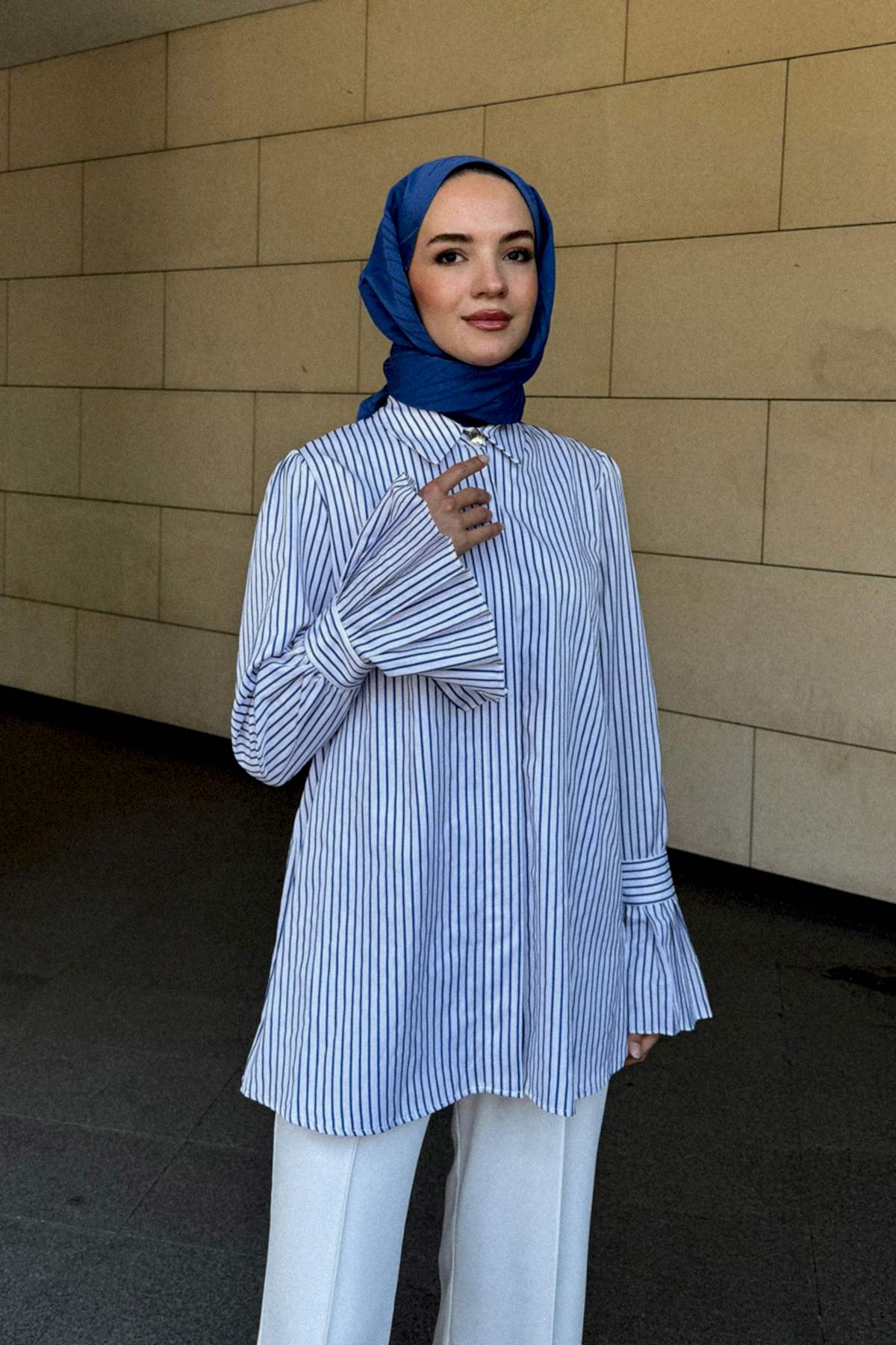 Mavi Kalın Çizgi